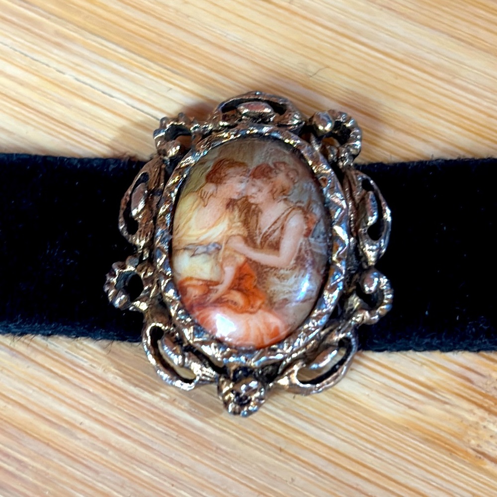 Vintage Cameo Brooch on Velvet Choker 15in